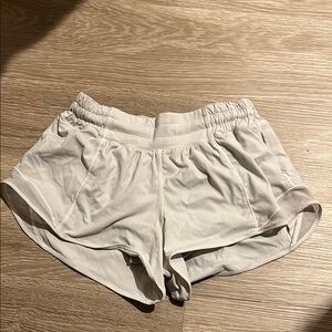 Lululemon hotty hot 2.5 white athletic shorts